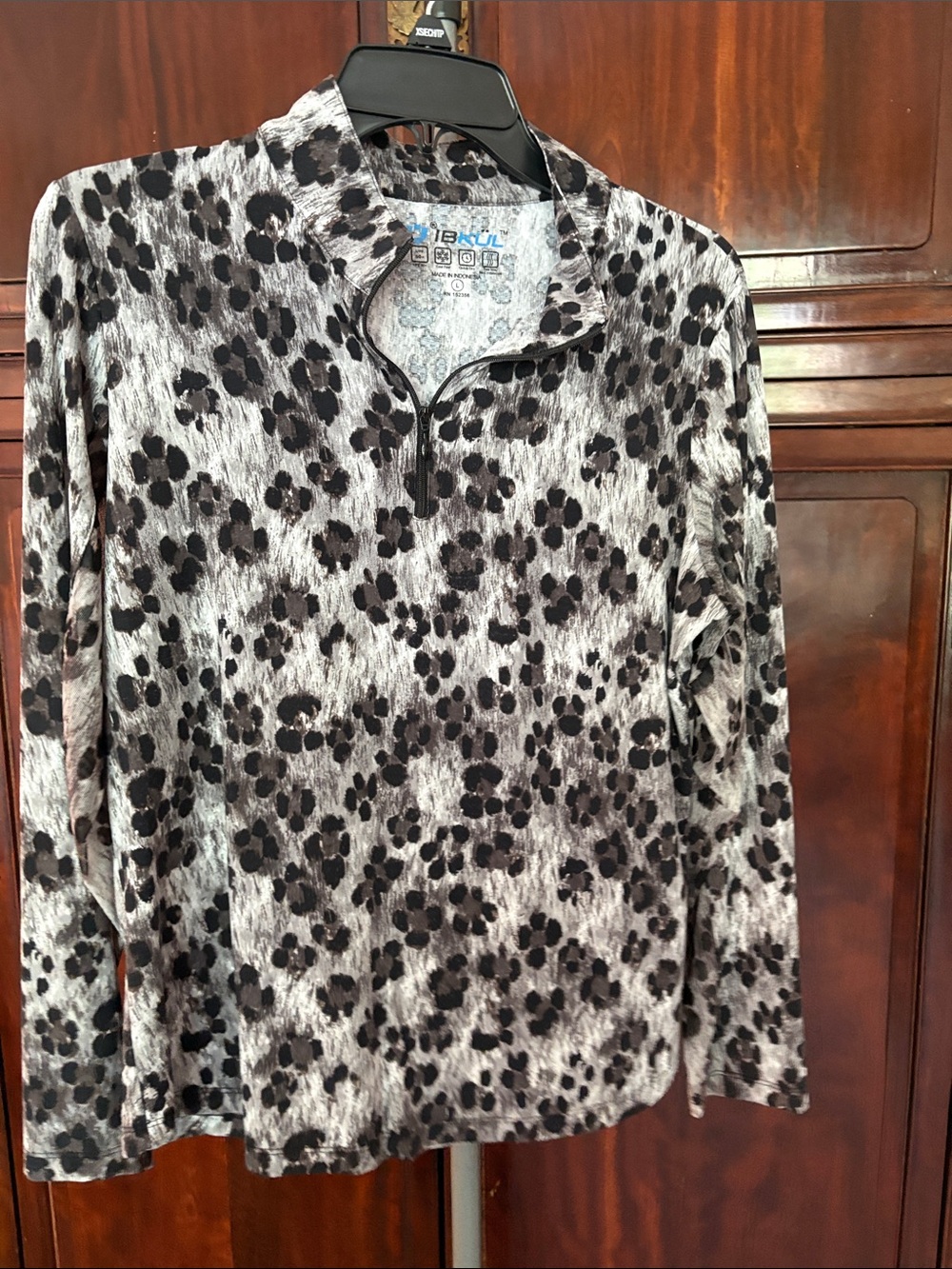 IBKUL Black & Gray Animal Print Long-Sleeve Top. L. EUC